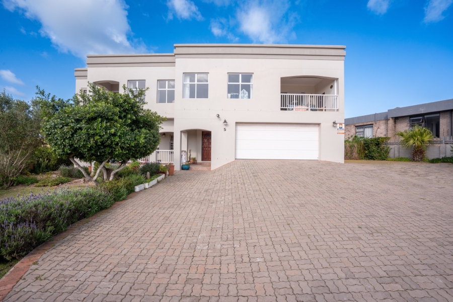 5 Bedroom Property for Sale in Myburgh Park Western Cape